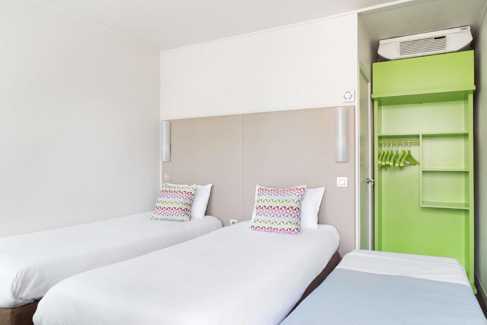Room Next Generation - 2 Single Beds 1 Junior Bed up to 10 years