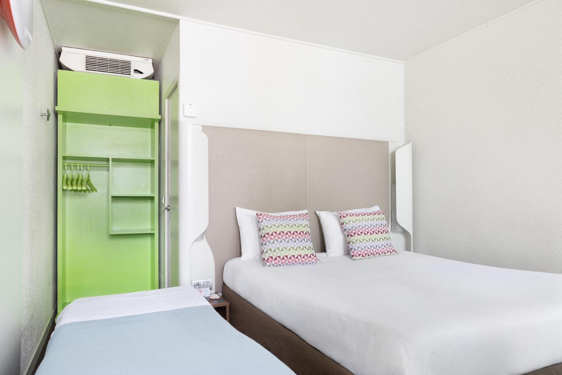 Standard Double Room with One Single Bed - Up to Ten Years
