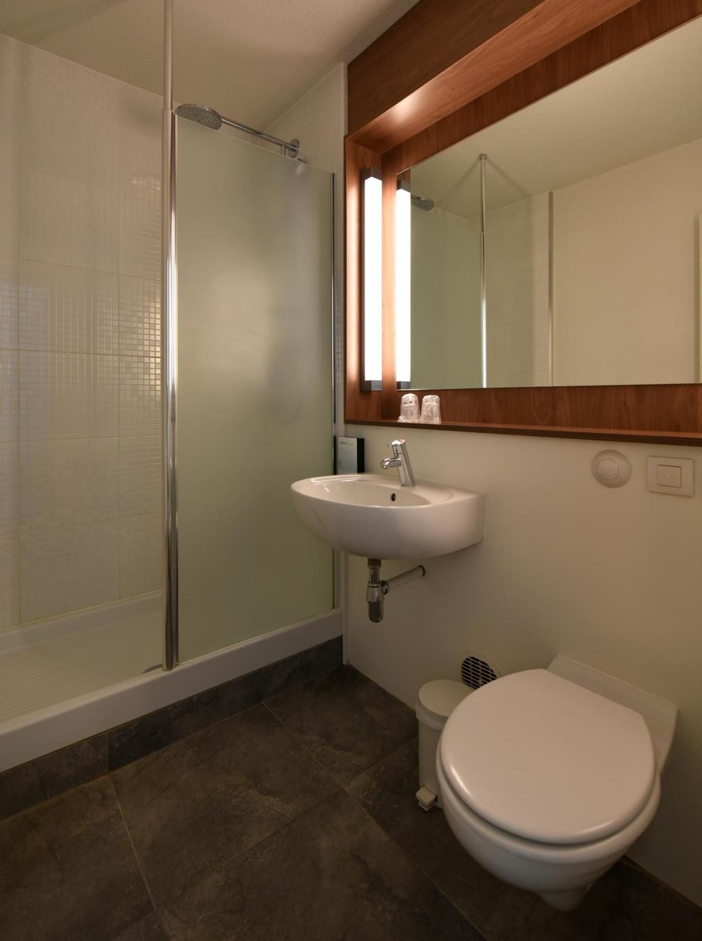 Standard Double Room with One Single Bed - Up to Ten Years