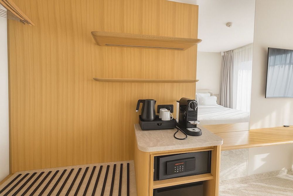 Golden Tulip Avignon Le Paradou Standard Room, 1 King Bed, Patio (20SQM, Flatscreen TV) 21