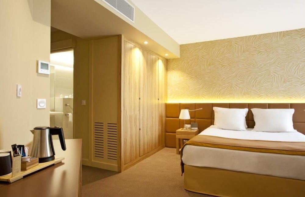 Golden Tulip Avignon Le Paradou Executive Room, 1 King Bed, Patio (20SQM, Flatscreen TV) 7