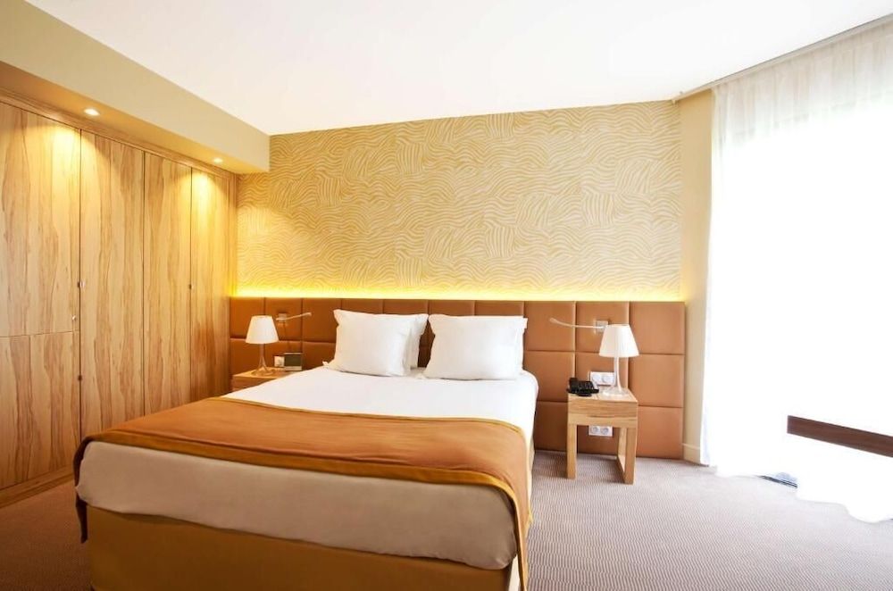 Golden Tulip Avignon Le Paradou Executive Room, 1 King Bed, Patio (20SQM, Flatscreen TV) 8