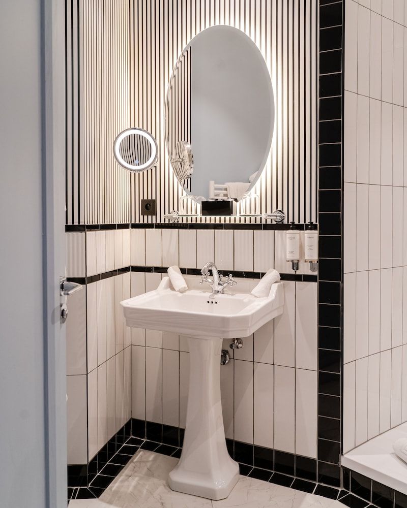 The 1932 Hotel & Spa Cap d'Antibes - MGallery Collection Superior Room, 2 Twin Beds, Balcony, Sea View 4