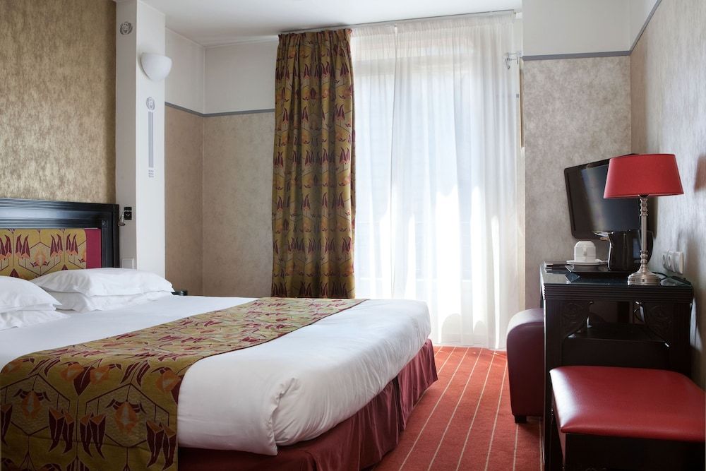 undefined Hotel Eiffel Seine 5