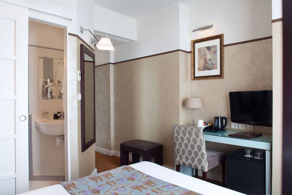 Hotel Eiffel Seine Classic Room 6