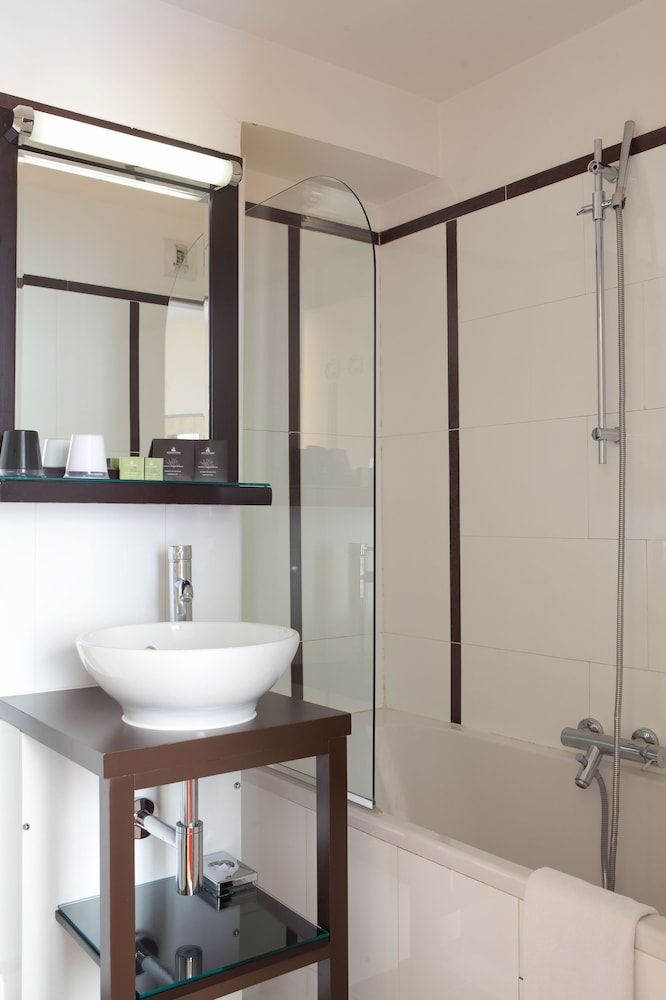 undefined Hotel Eiffel Seine 7