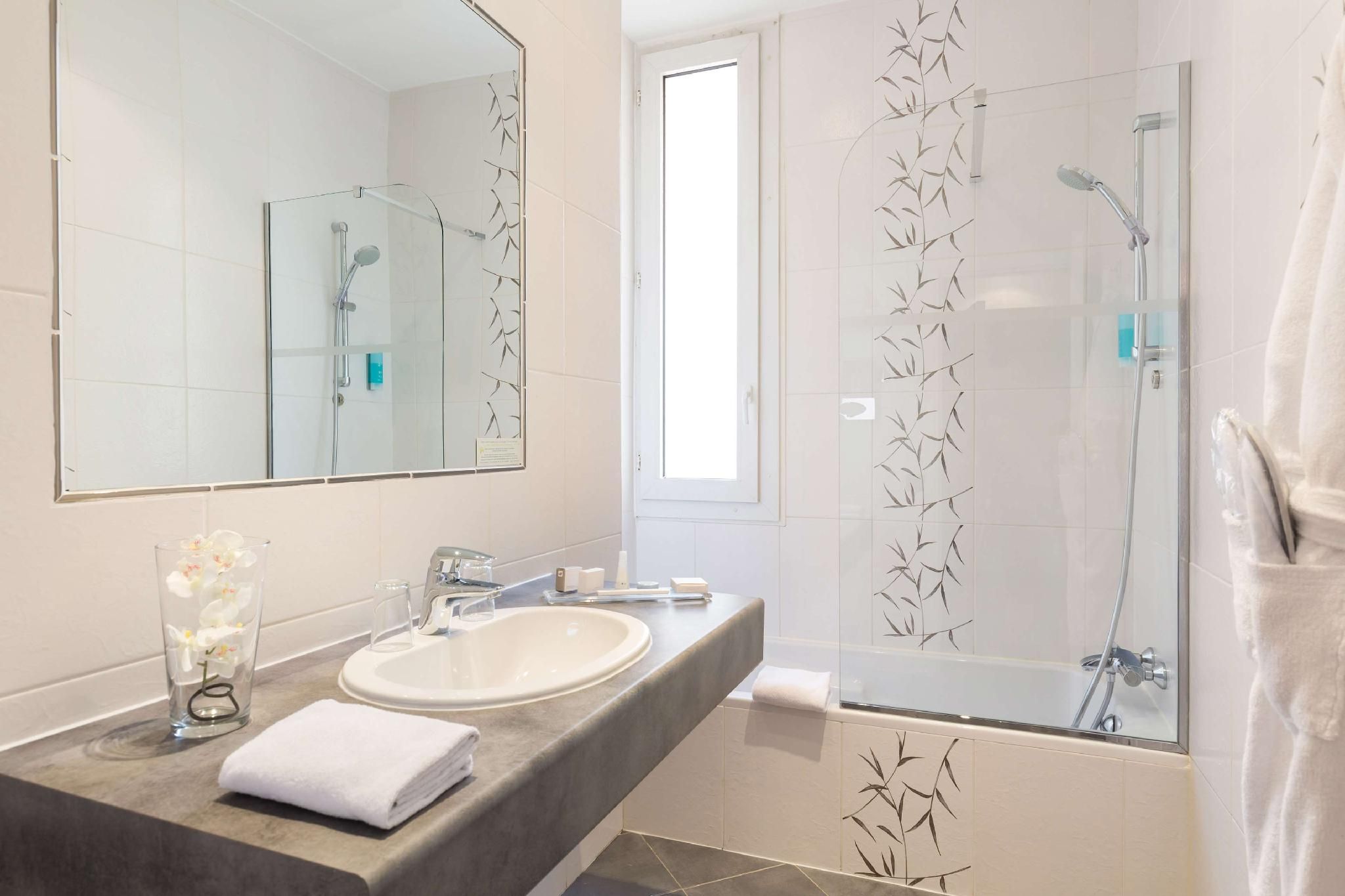 1 Queen Bed, Nonsmoking, Standard Room, Single Room, 14 Square Meters