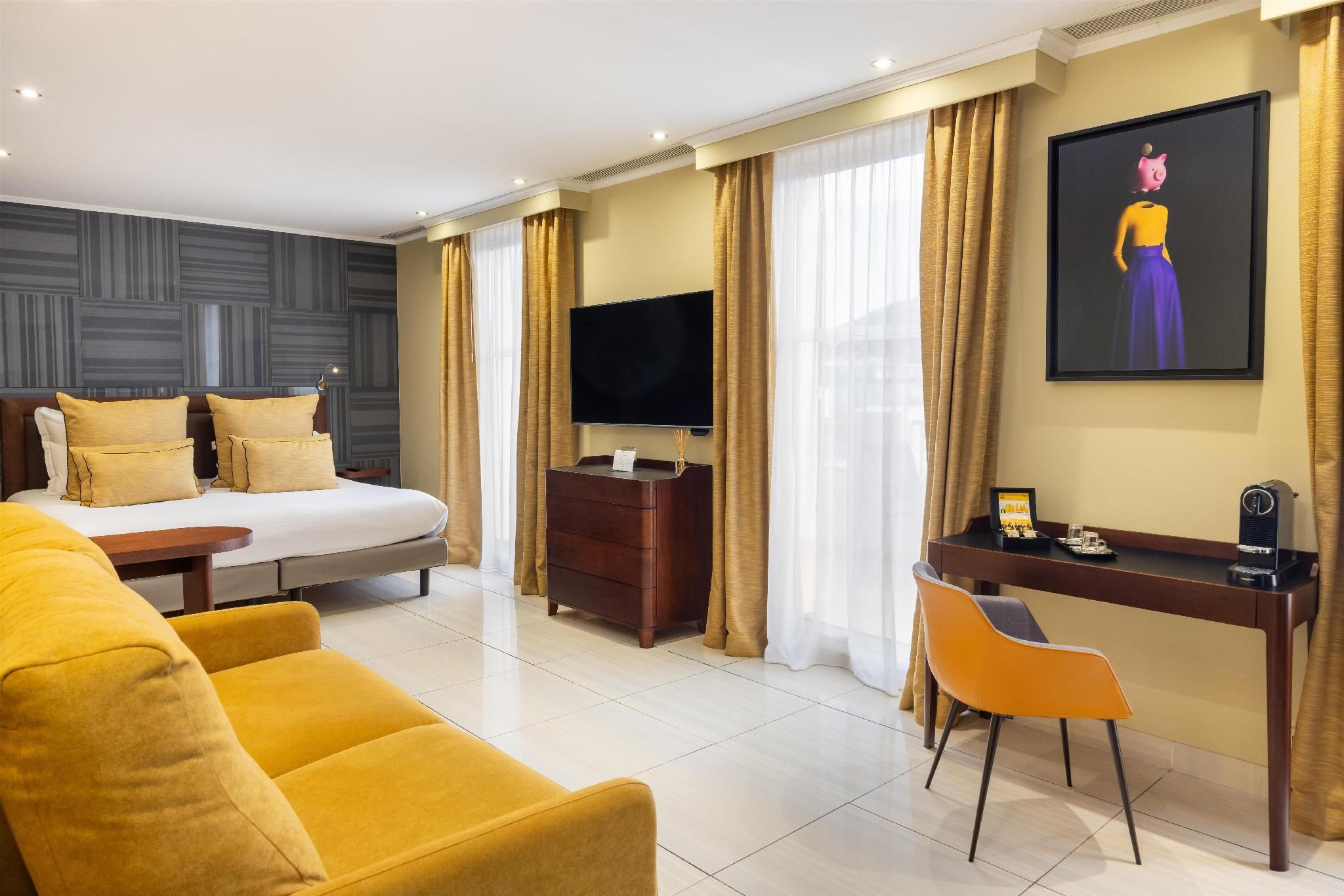 1 King Bed, Nonsmoking, Junior Suite, Terrace, 35 Square Meters