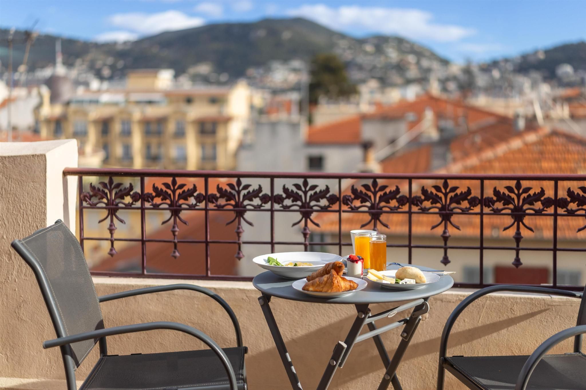 1 King Bed, Nonsmoking, Junior Suite, Terrace, 35 Square Meters