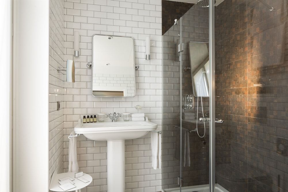 Hotel Whistler Double Room 5