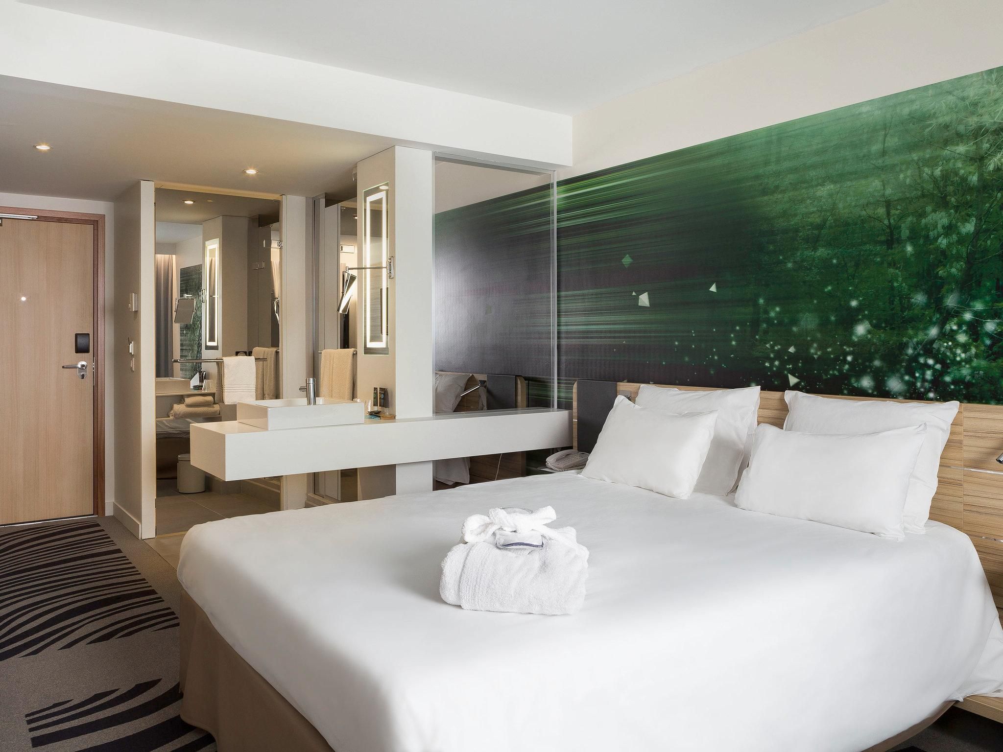 Executive Room Bed and Sofa