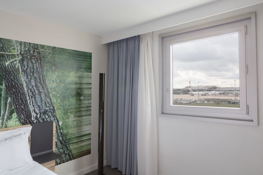 undefined Novotel Paris Charles de Gaulle Airport 3
