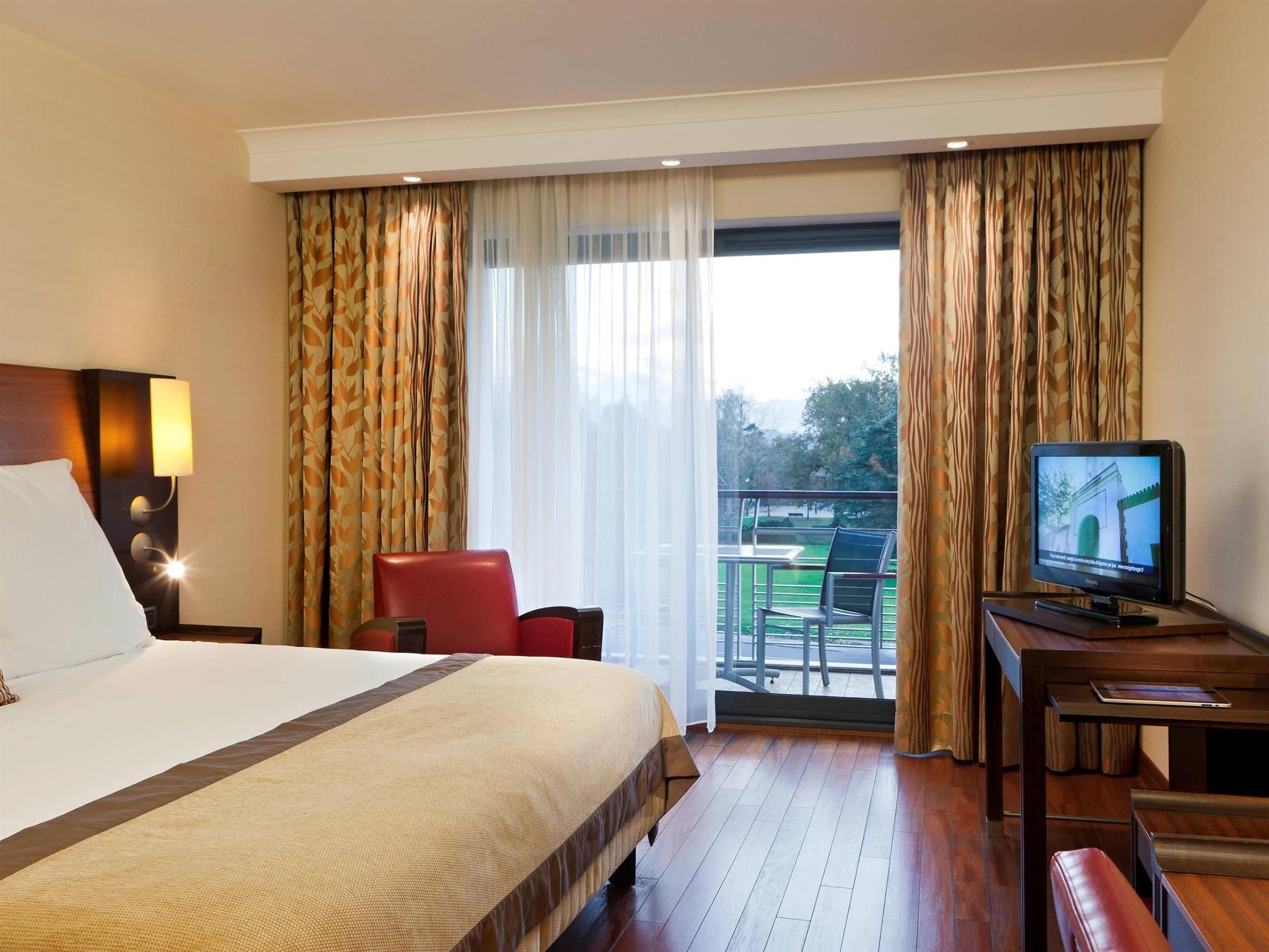 Standard city-view room with a king-sized bed