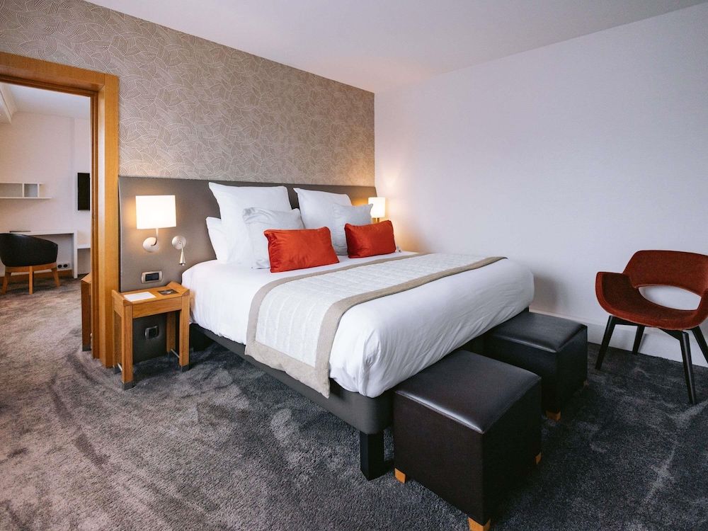 Family Suite, 1 King Bed with Sofa bed, City View