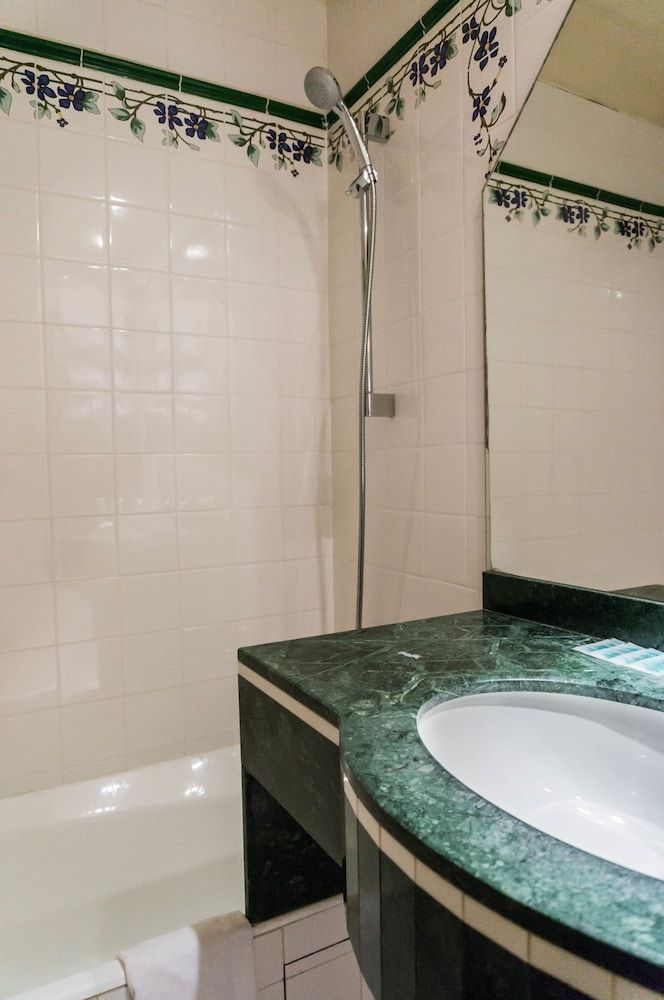 Hôtel Exelmans Classic Twin Room 5