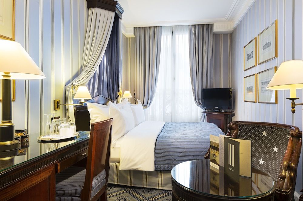 Le Dokhan’s Paris Arc de Triomphe, a Tribute Portfolio Hotel Superior Room, 1 Queen Bed