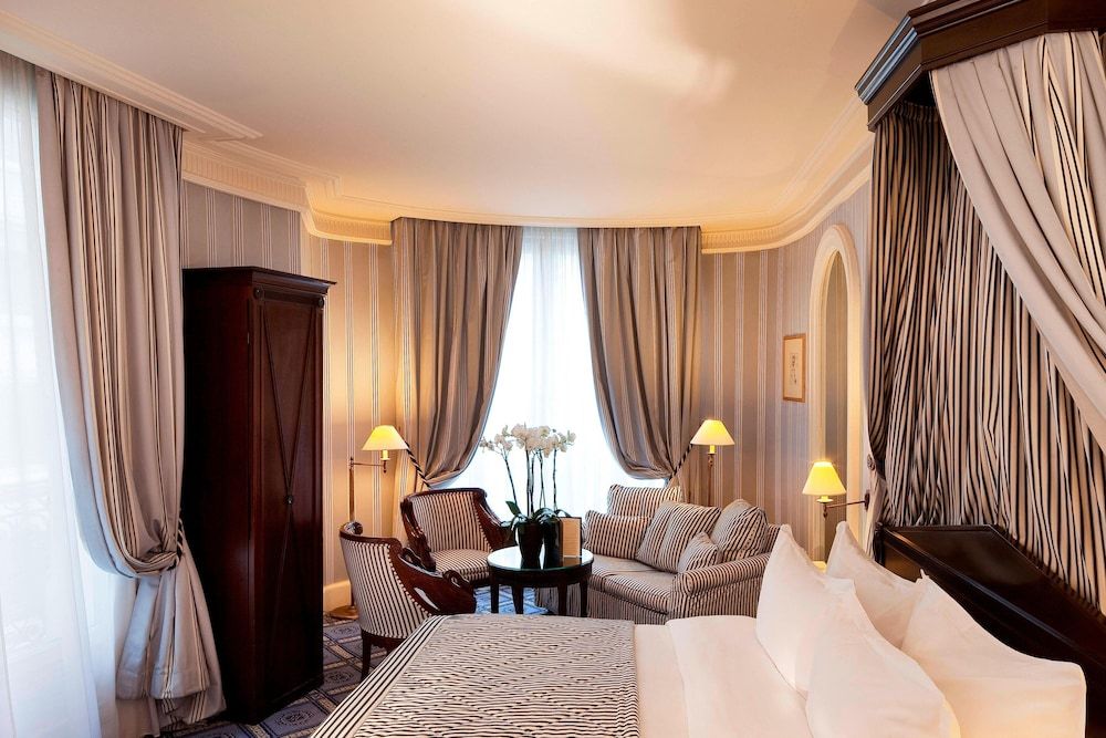 Le Dokhan’s Paris Arc de Triomphe, a Tribute Portfolio Hotel