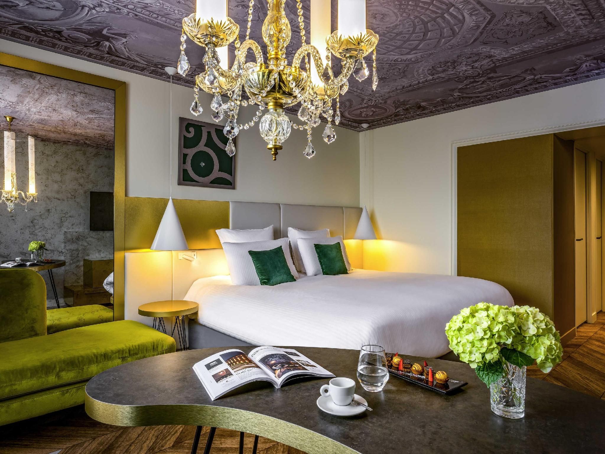 Deluxe Room 1 King Bed
