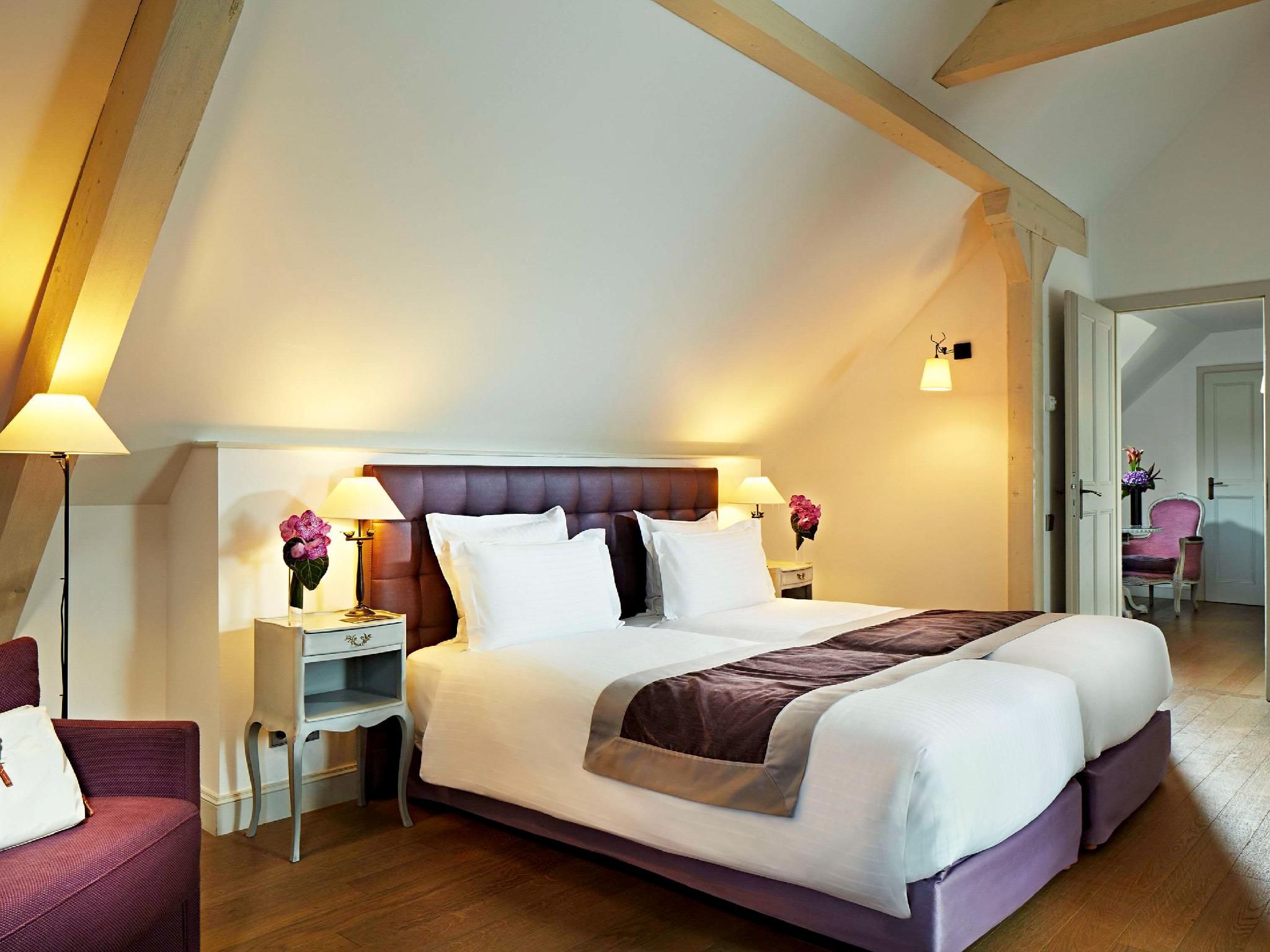 Signature Room with Living Room