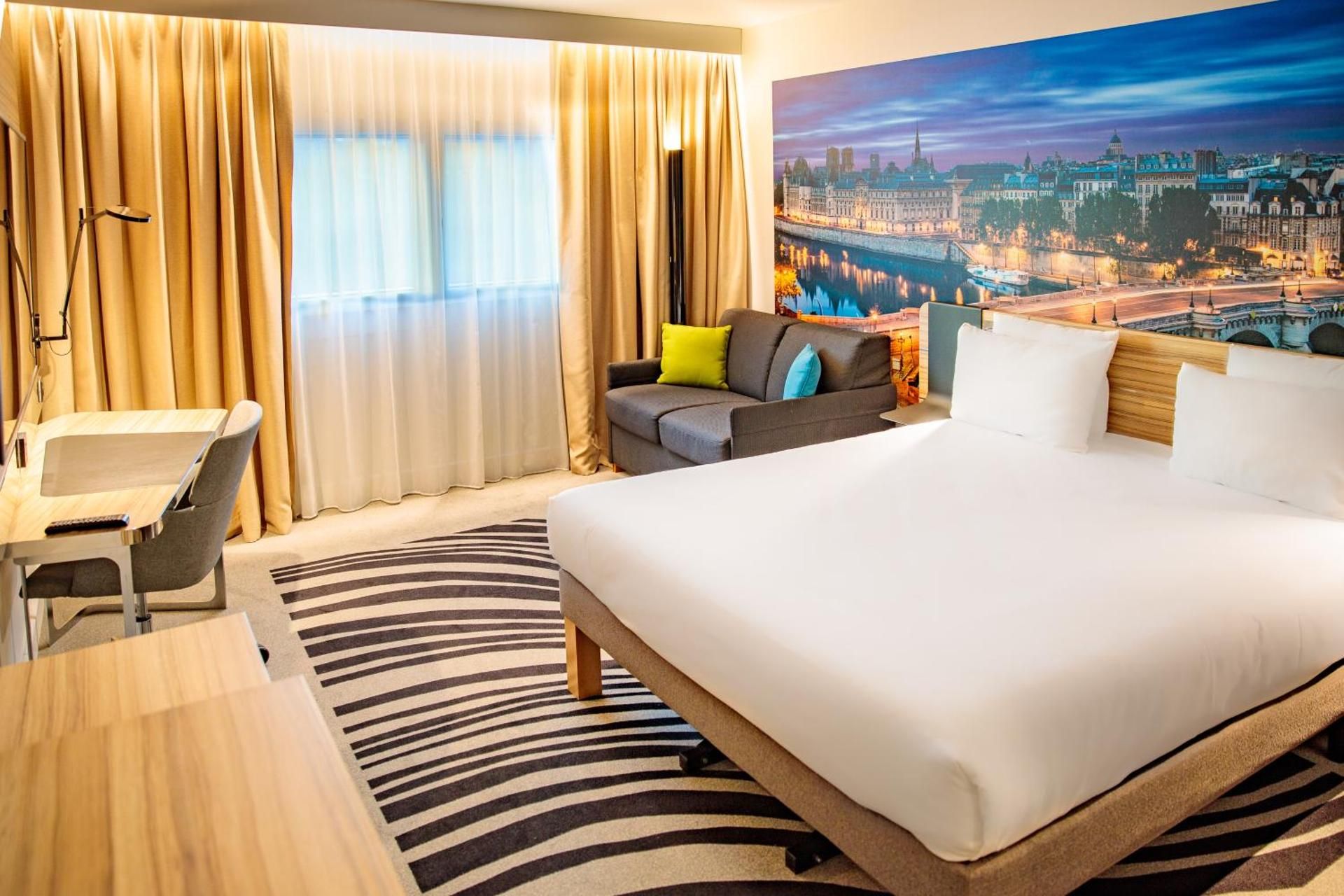 Superior Room-Queen-sized bed & sofa bed, 1 pla ce