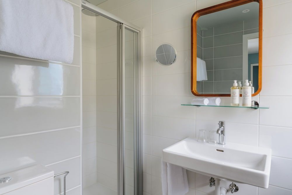 Mona Montreux Room, Partial Lake View (Mini Mona) 2