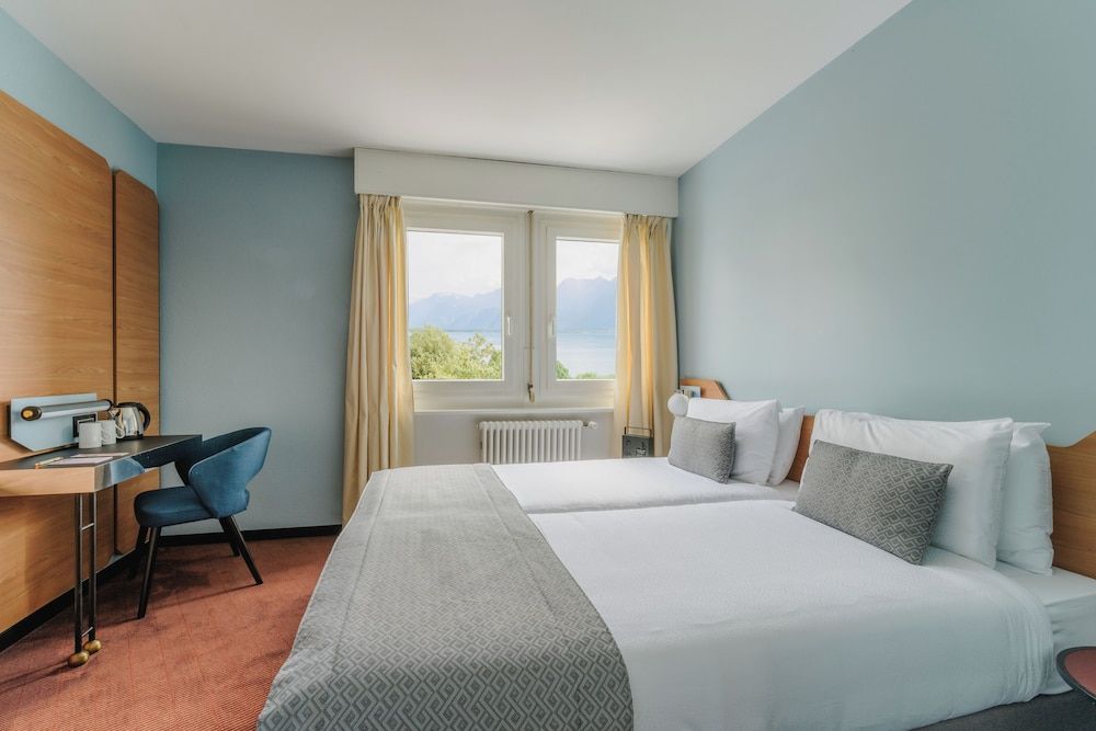 Mona Montreux Room, Partial Lake View (Mini Mona)