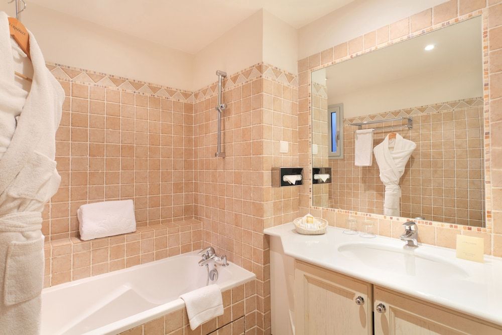 Hôtel Le Grimaldi by Happyculture Classic Double Room 11