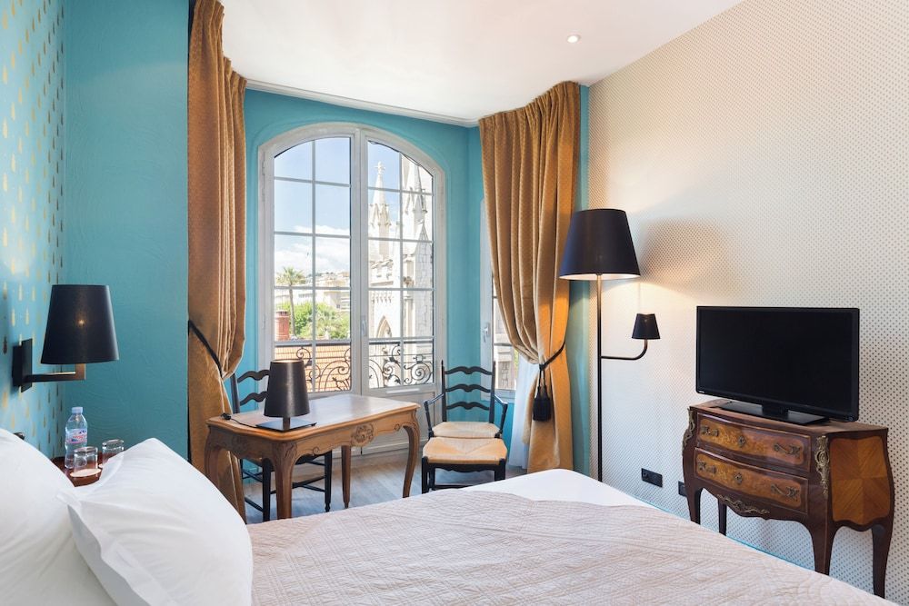 Hôtel Le Grimaldi by Happyculture Classic Double Room 12