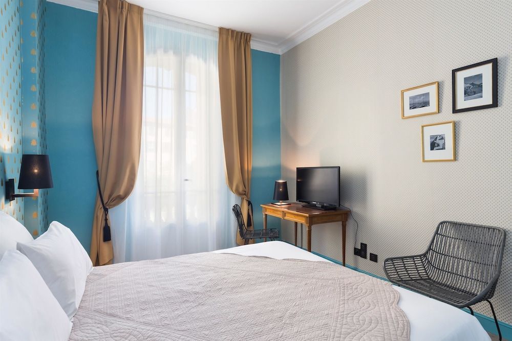 Hôtel Le Grimaldi by Happyculture Classic Double Room 3