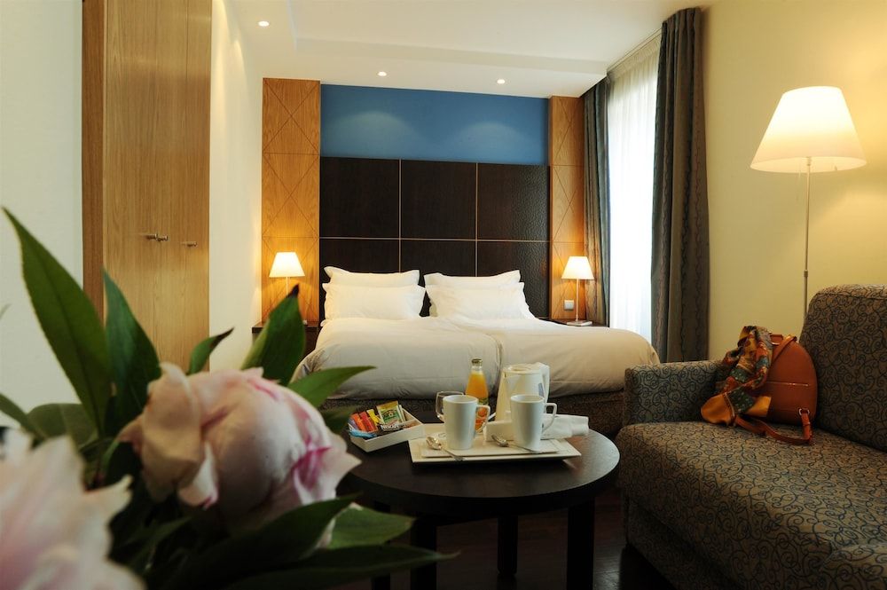 Deluxe Room, 1 Queen Bed, Non Smoking (Larger Room;Twin bed on request)