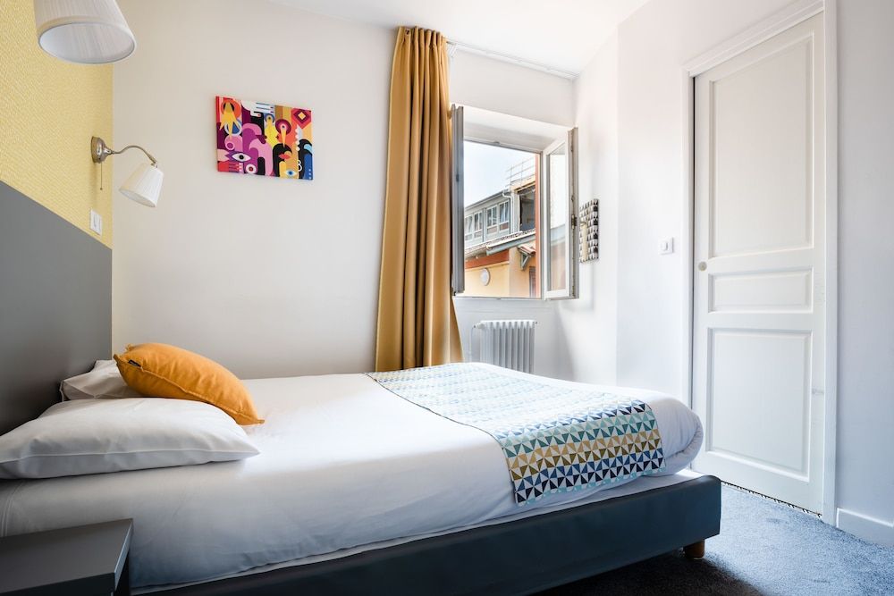 Hotel Au Patio Morand Standard Double Room, 1 Double Bed 3