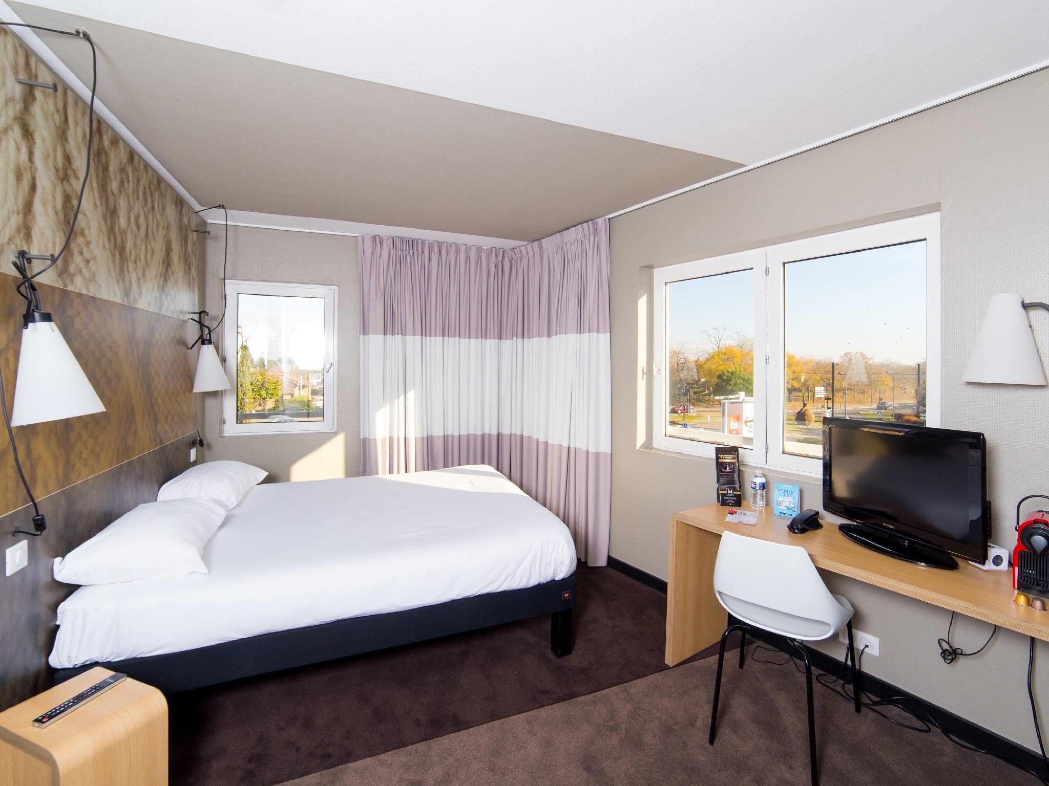 Standard Room with 1 double bed and 1 sofa