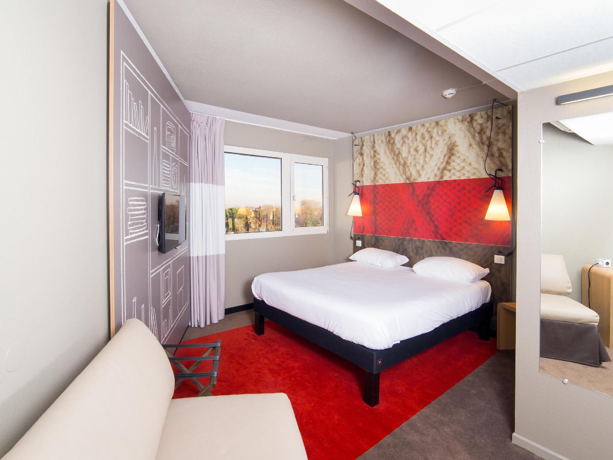 Standard Room with 1 double bed and 1 sofa