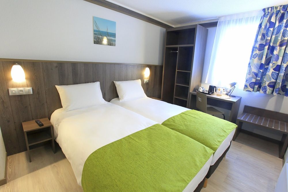 Brit Hotel Calais Superior Twin Room 2