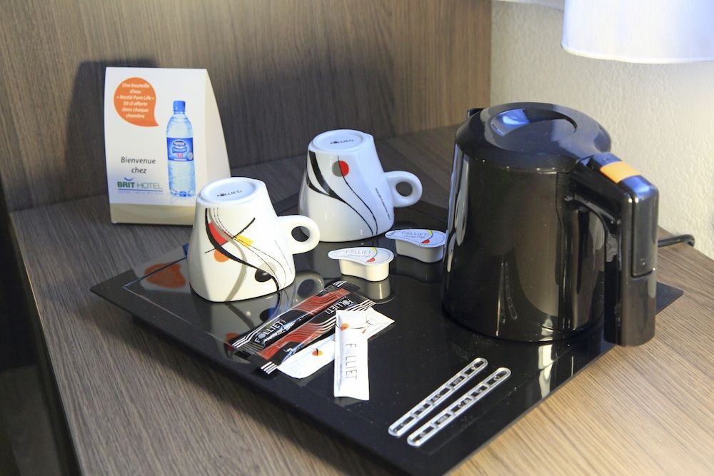 Brit Hotel Calais Standard Double Room 8