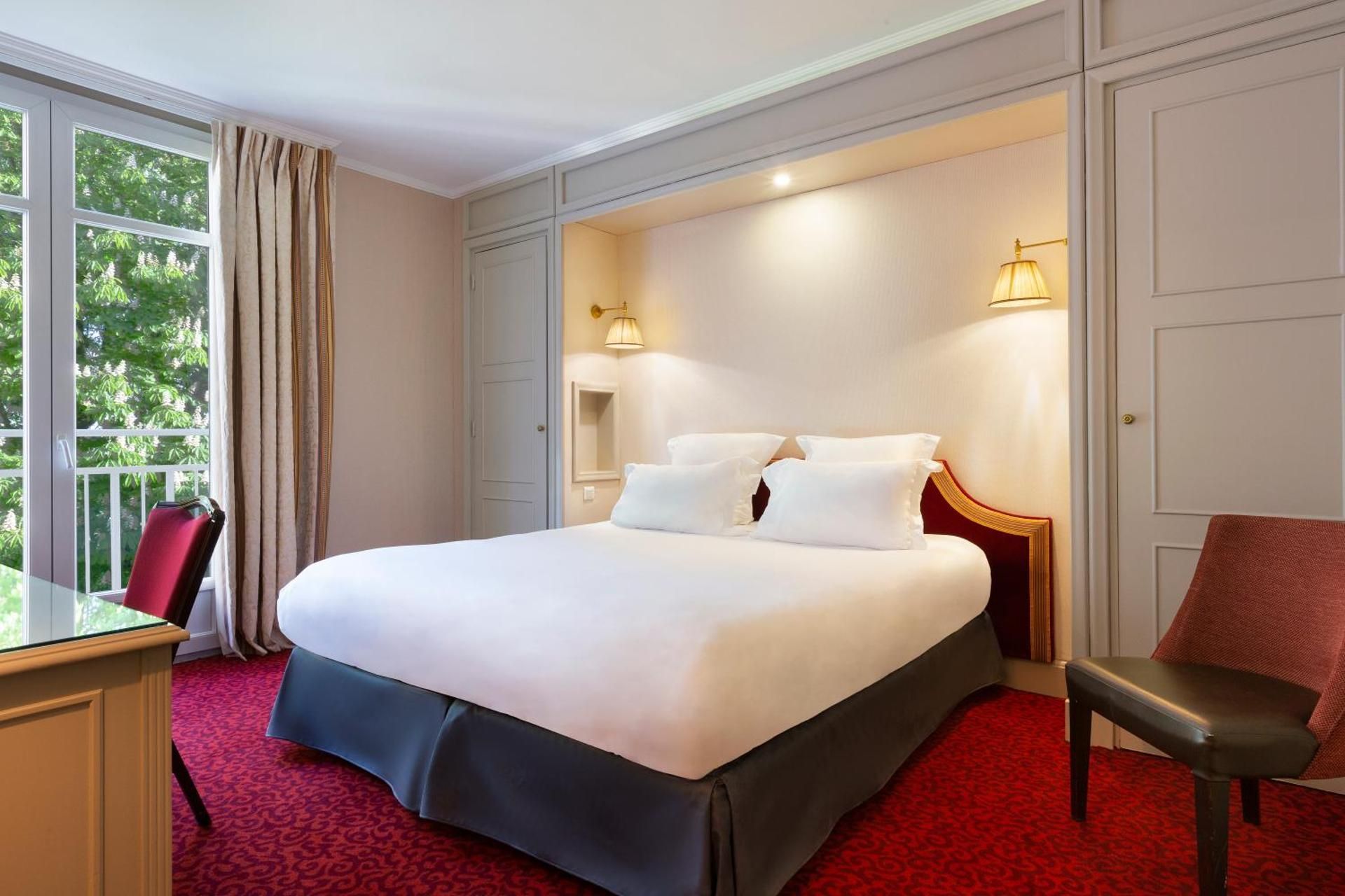 Deluxe Room with Casino & Spa Access