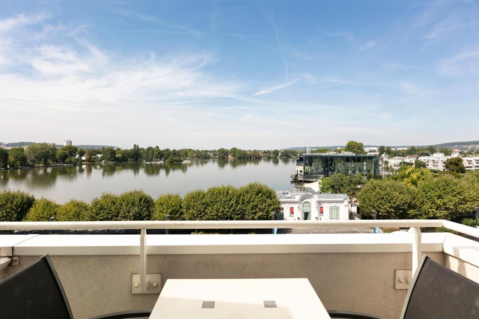 Superior Room with Balcony Lake side and Casino & Spa access - Located in the hotels extension
