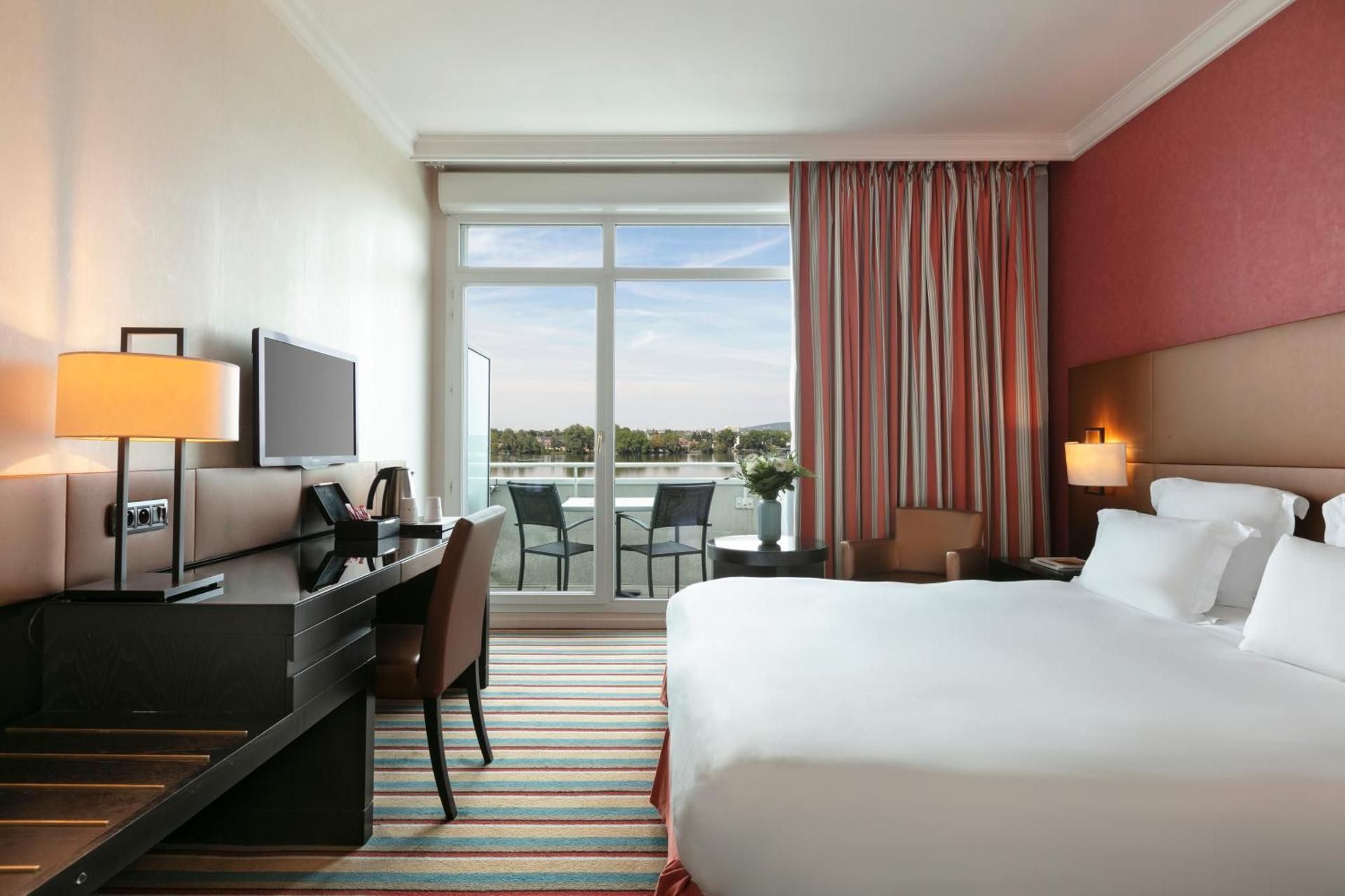 Superior Room with Balcony Lake side and Casino & Spa access - Located in the hotels extension
