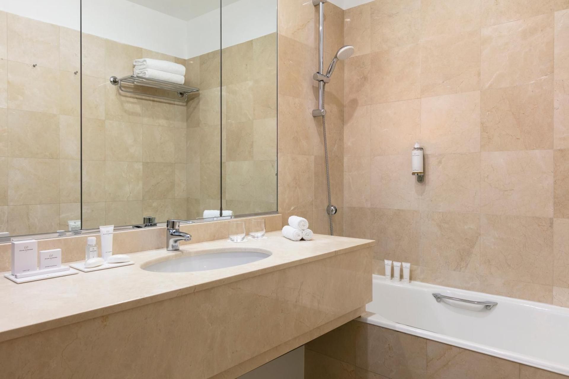 Executive Room Lake Side with Casino & Spa Access