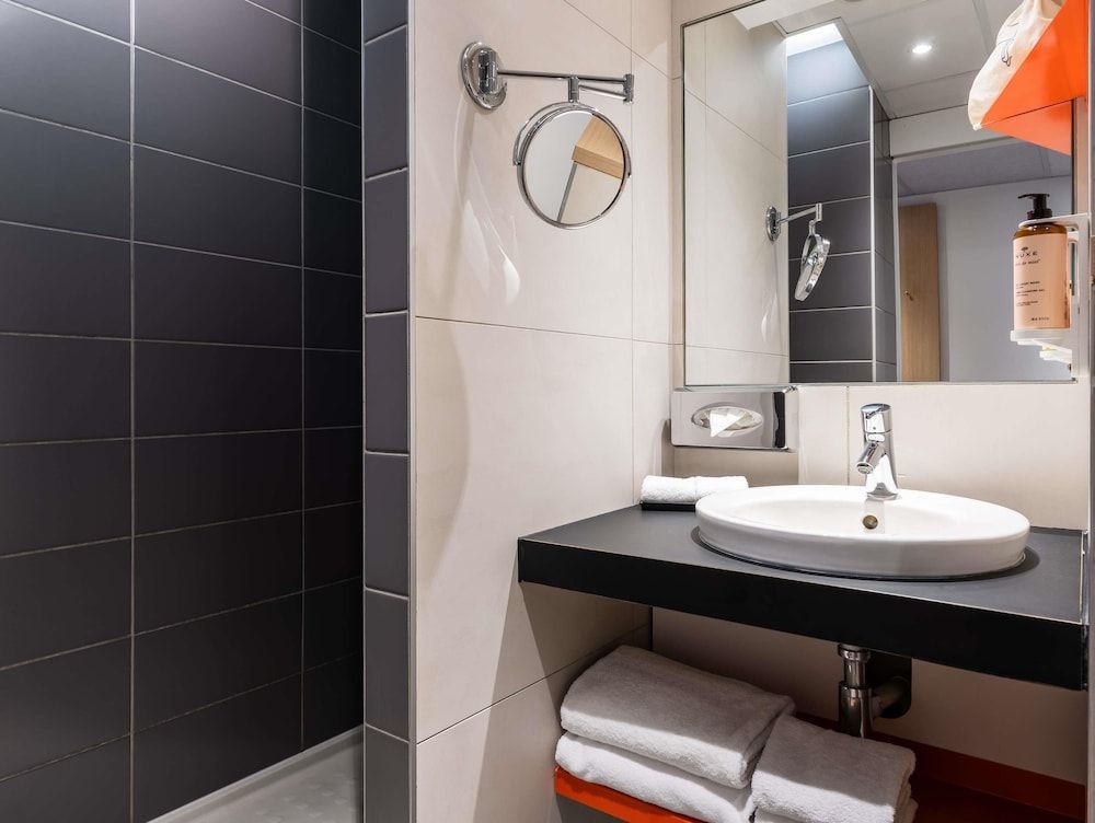 Mercure Paris Gare De Lyon TGV Privilege, Premium Double Room, 1 Double Bed 4