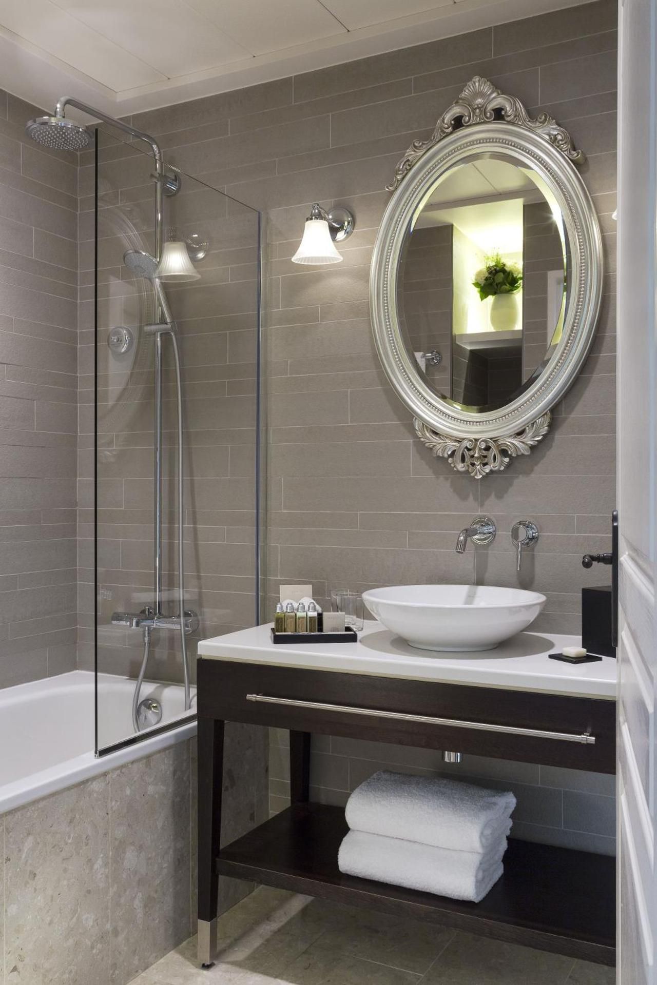 La Clef Louvre Paris by The Crest Collection Premiere Suite 2