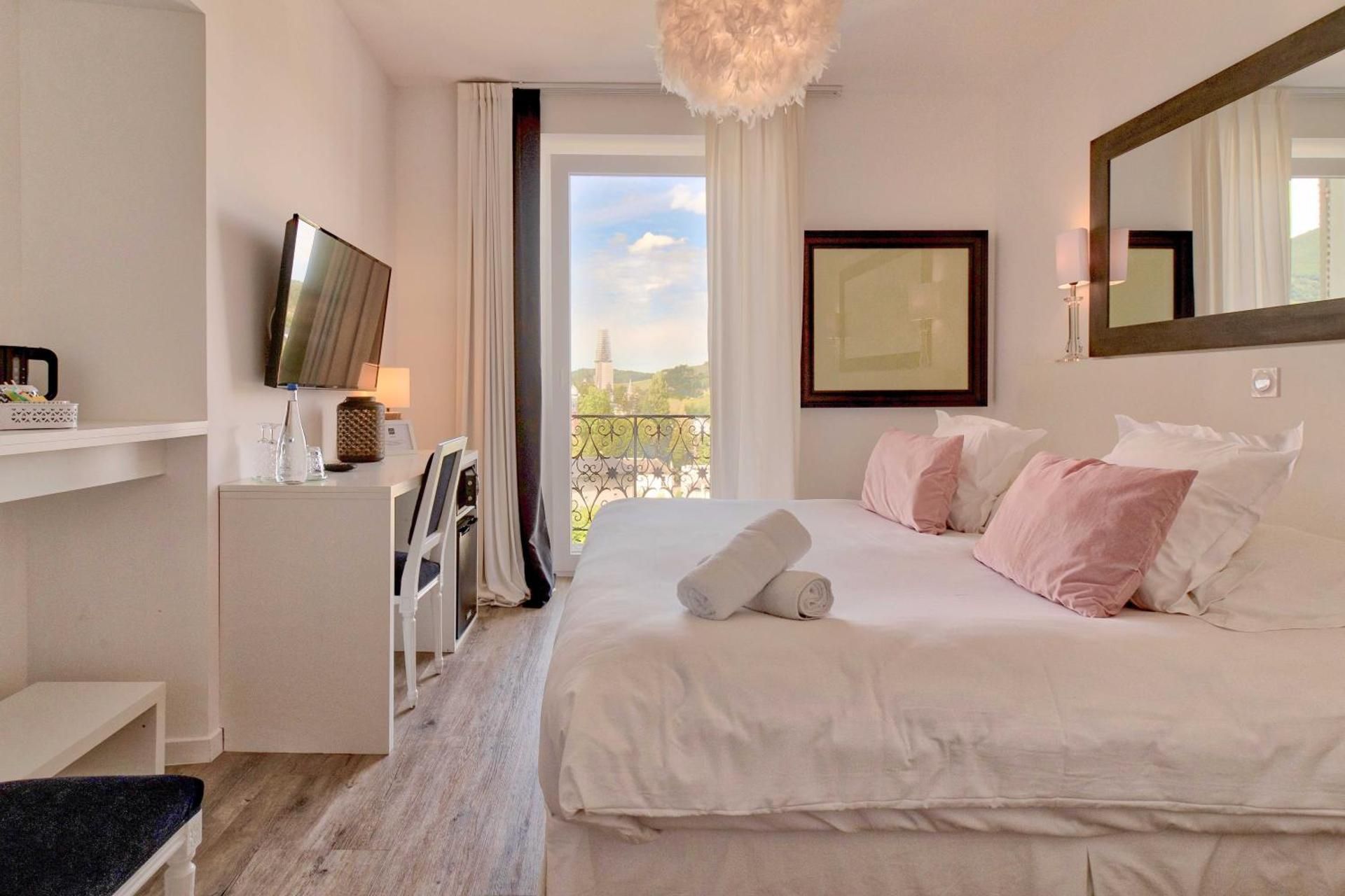 King Room with Balcony, Sanctuary View and Free Spa access 