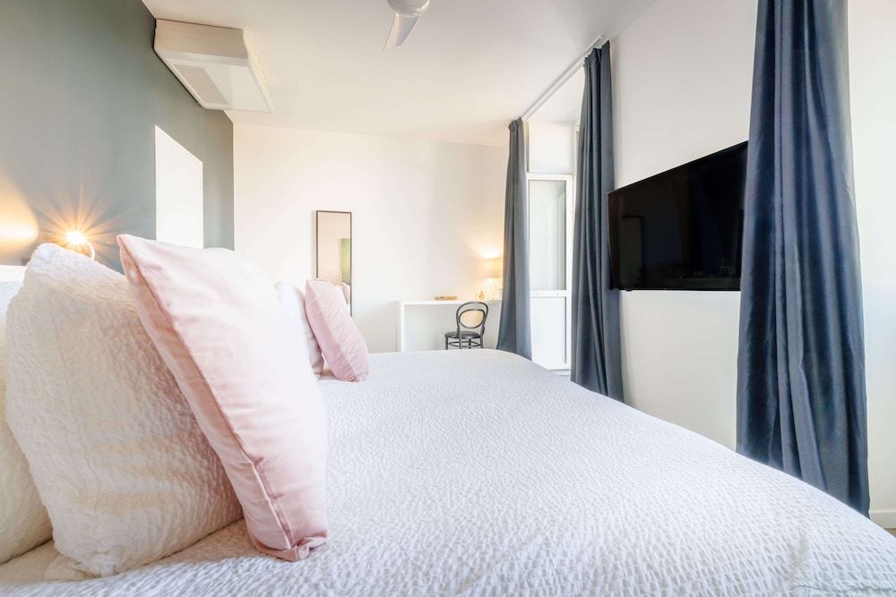 Belfry Spa by Ligne St Barth Junior Suite, River View 3