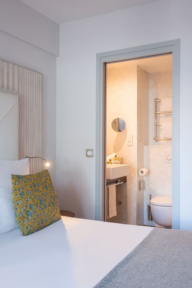 Le Parisis Paris Tour Eiffel Double Room 9