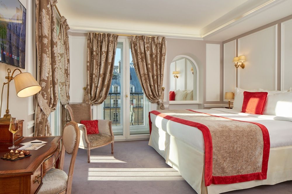 undefined Hotel Regina Louvre 10