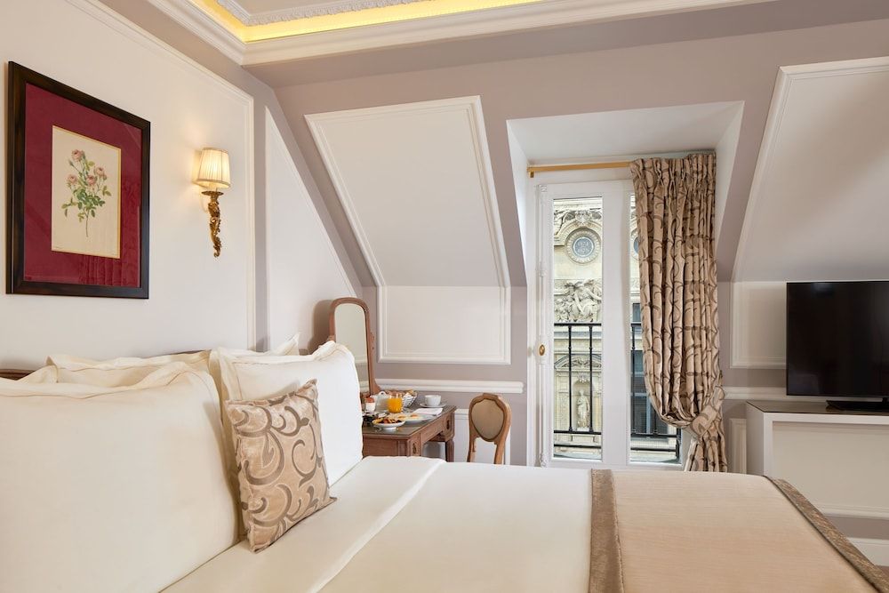 undefined Hotel Regina Louvre 9