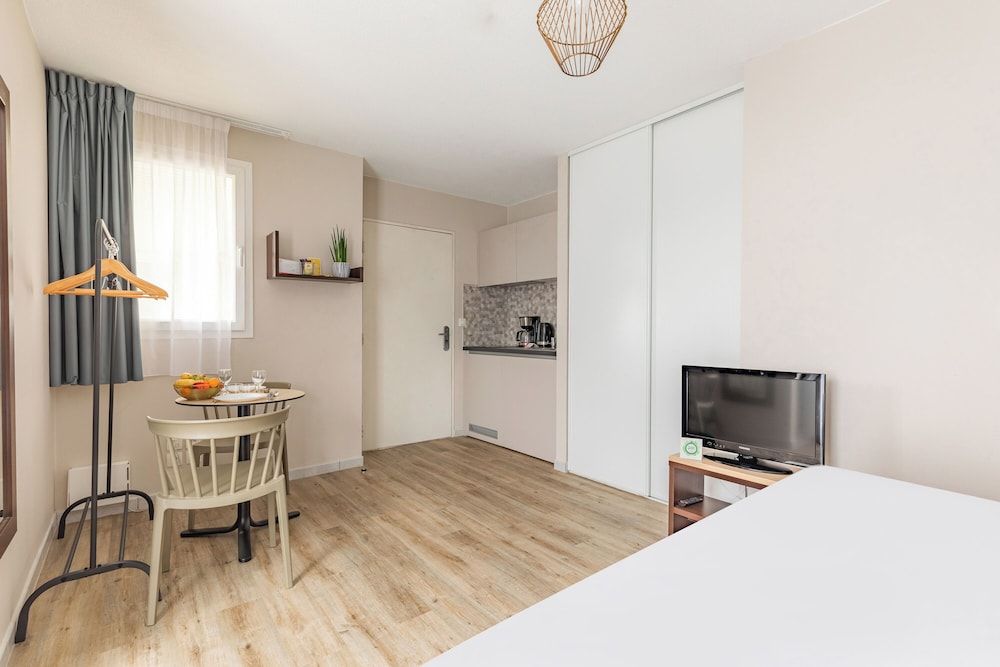 Appart'City  Classic Toulouse Colomiers Studio, 1 Double Bed 8