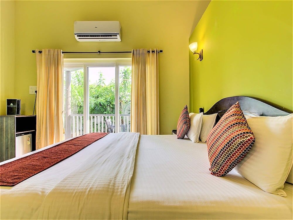 YoYo Vagator Retreat Deluxe Double Room with Balcony 2