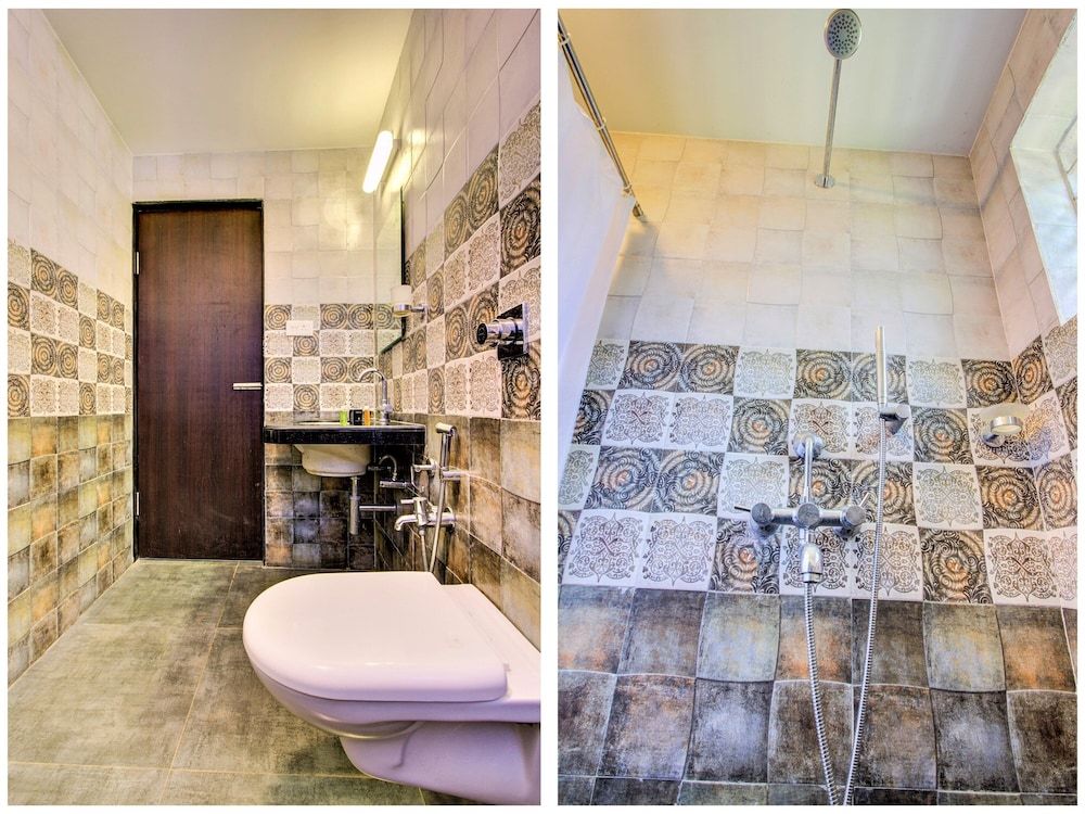 YoYo Vagator Retreat Deluxe Double Room with Balcony 3