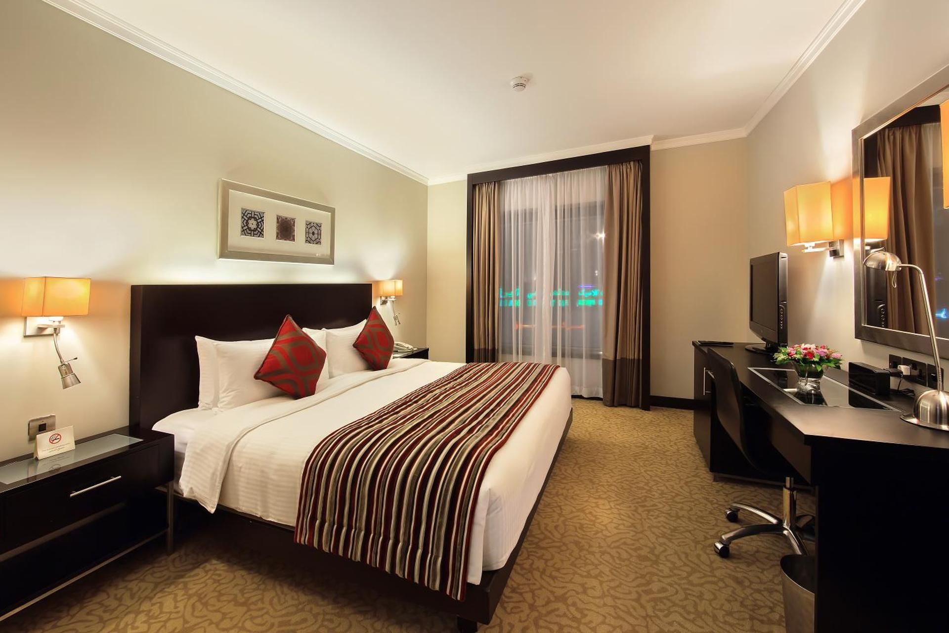 1 King Bed, Executive Suite, Non-Smoking